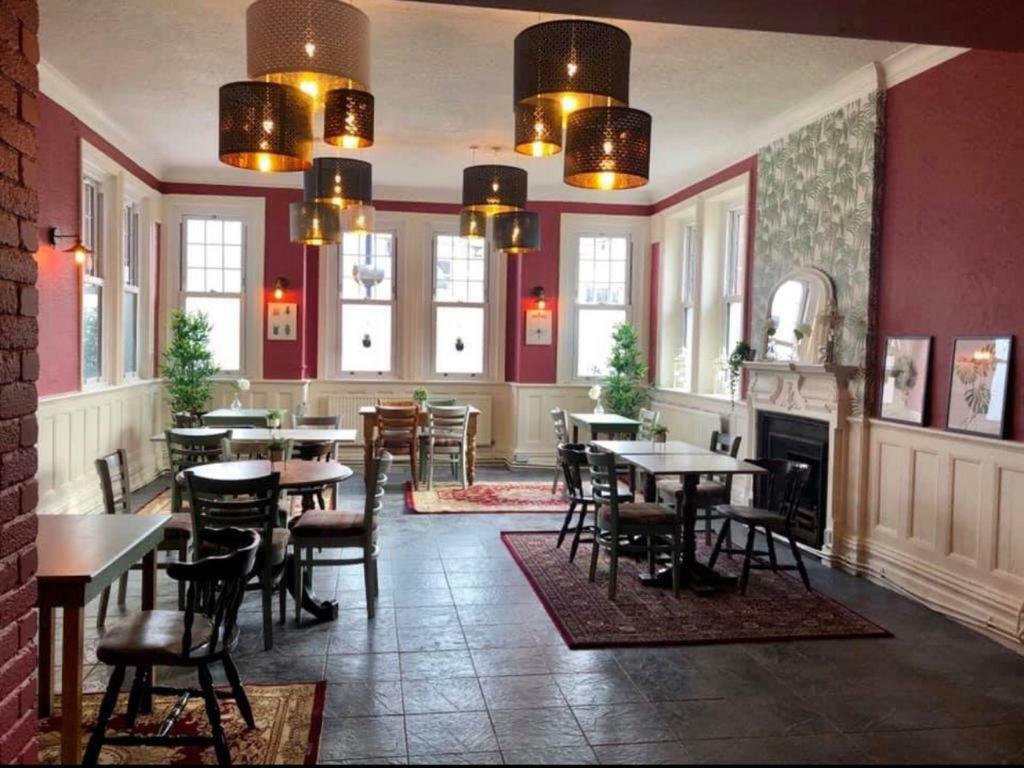 The Newbridge Hotel Newbridge (Caerphilly) Exterior foto